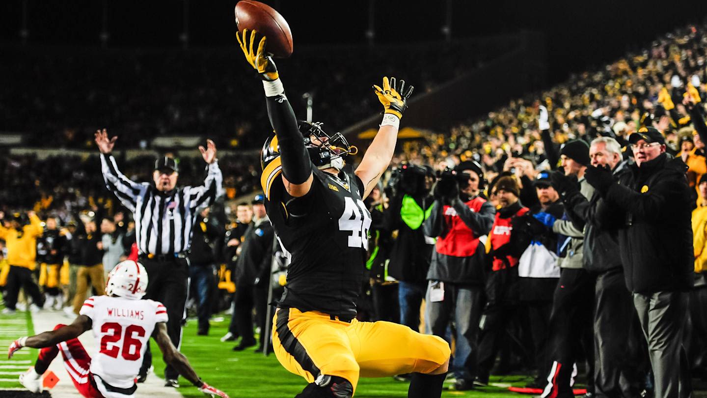 Former Iowa Hawkeyes Star George Kittle Has Hilarious Exchange With Fan