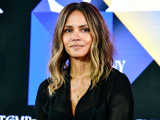 Halle Berry, former Catwoman, saves black cat family that appeared in her yard