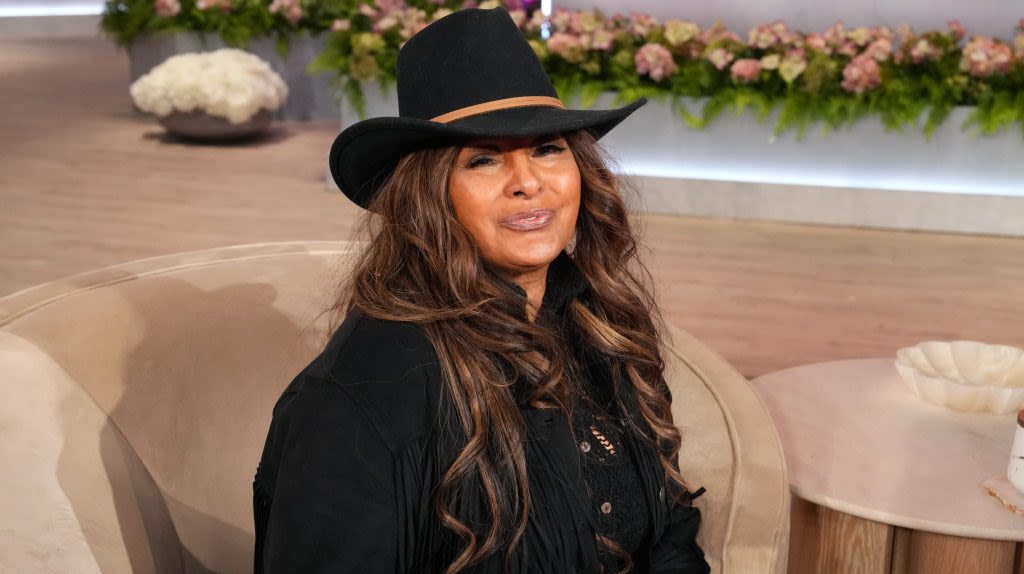 Pam Grier Reflects On Snoop Dogg Being A Good Kisser: “Oh My God, He Could Smooch”