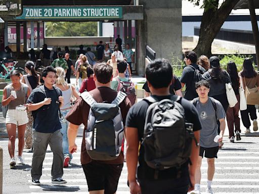 University of Hawaii at Manoa sets freshmen enrollment record