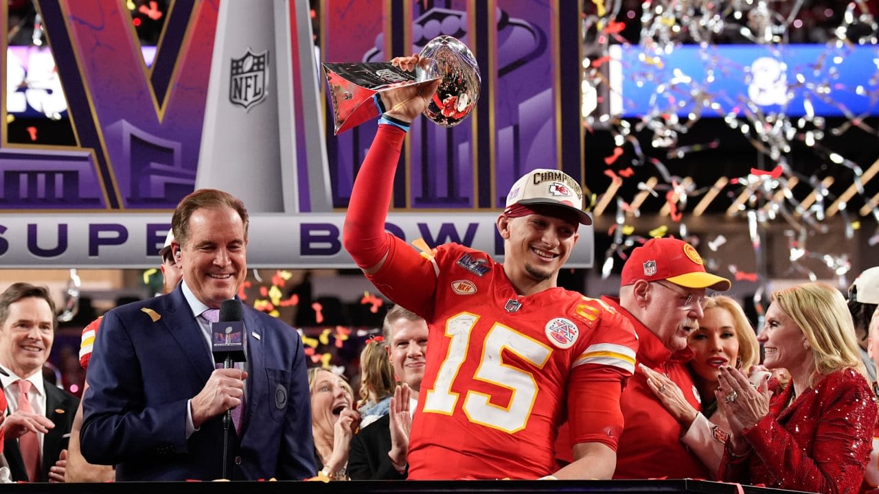 Chiefs quarterback Patrick Mahomes, his Super Bowl rings get involved on WWE 'Monday Night Raw'