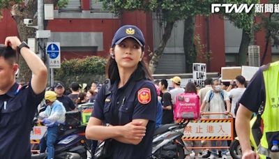 立法院外擠滿抗議人潮！最吸睛的是這名正妹女警 目前下班了