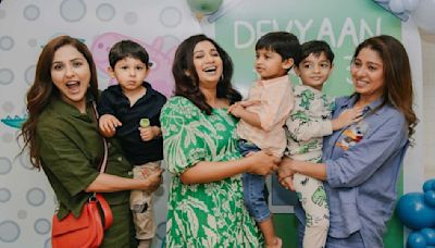 Shreya Ghoshal, Sunidhi Chauhan and Neeti Mohan pose together with their sons; Internet is having a meltdown