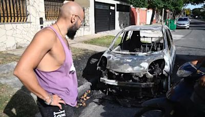 Incendiaron más de 10 autos en Rosario y dejaron amenazas para Patricia Bullrich | Policiales