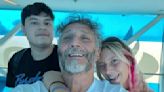 Desde Colombia, Fito Páez compartió una divertida foto con sus hijos en pleno tour