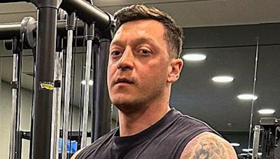 Ex-Arsenal star Ozil impresses Ronaldo with 'phenomenal' body transformation