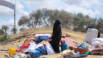 Invasão de Israel: vídeo mostra momento em que tanque destrói placa turística 'Eu amo Rafah'