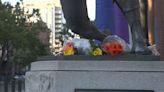 Giants fans create impromptu memorial at Oracle Park's Mays statue