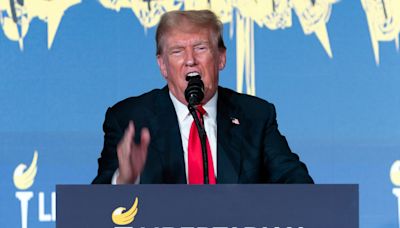 Trump se enfrentó a reacciones muy encontradas en la Convención Nacional Libertaria - La Opinión