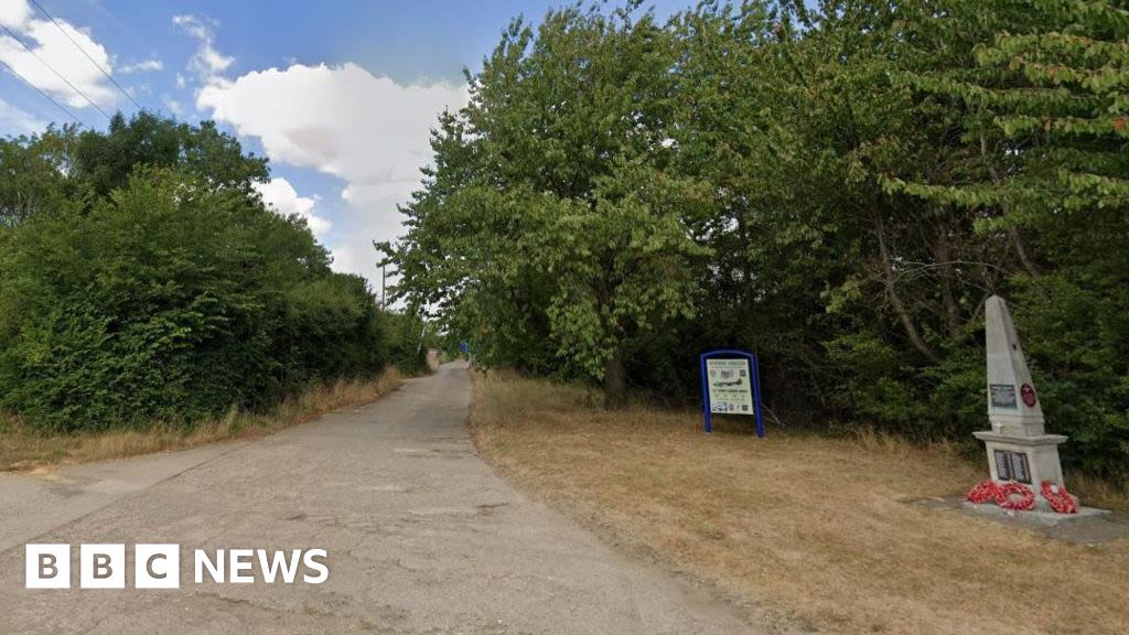 Pilot dies in light aircraft crash at airfield near Laxton