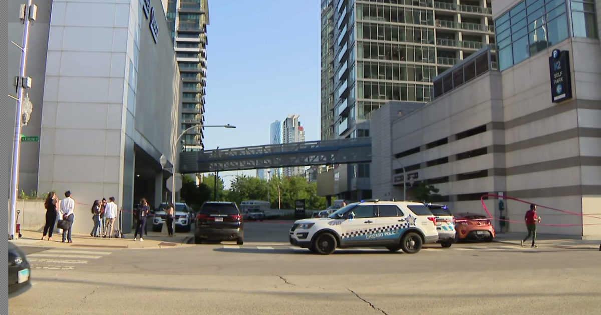 2 people hold police in lengthy standoff in Chicago's Fulton Market District