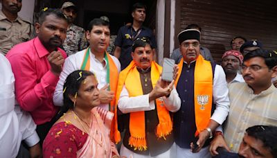 Bhopal: CM Mohan Yadav Gives BJP Membership To Women, Youth; Councillors Active On Field