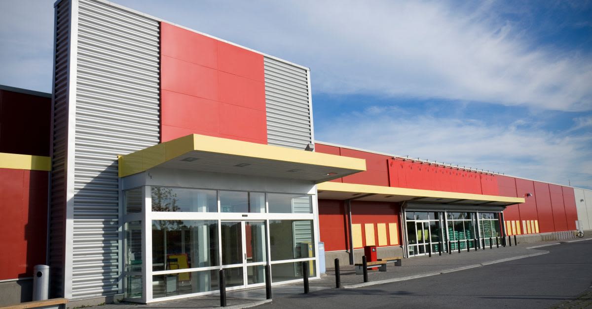 'Rooftop Ninja' Discovered Living Inside Supermarket Sign