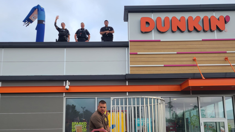 Dozens of Dunkin Donuts in Wisconsin participate in ‘Cop on a Rooftop’ fundraiser