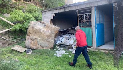 'Llueven' rocas gigantes sobre casa en Hidalgo y ¡se salvan!