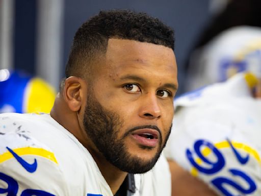 Aaron Donald stops by Rams practice, DC Chris Shula thinks about his return "every day"