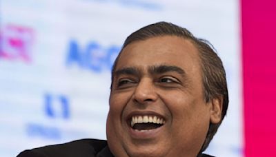 Big move by Mukesh Ambani, Jio launches daily 2GB data, free calling and much more for only Rs…