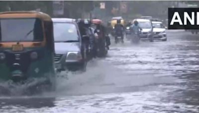 Heavy rain lashes Delhi, traffic crawls on waterlogged roads
