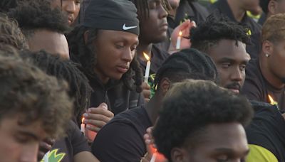 Coaches, former Oregon Ducks teammates remember Khyree Jackson at vigil