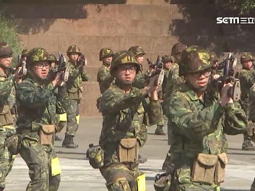 不用跟團了！國防部送大禮開放「軍人出國自由行」 18萬人將解禁