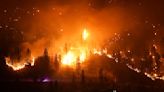 Evacuación masiva por fuego convierte capital de región canadiense en una ciudad fantasma