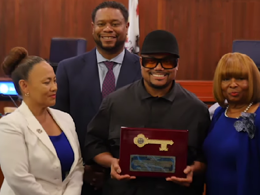 Black Eyed Peas’ Apl.de.ap receives key to Carson City