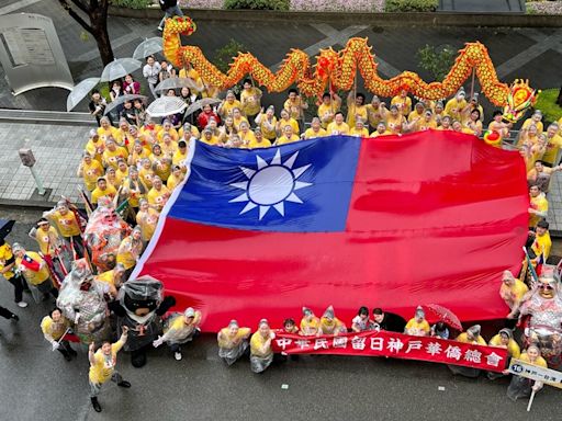 神戶祭大遊行 僑胞組團參與施展國民外交 (圖)