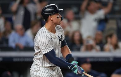 Aaron Judge's MLB-leading 52nd home run snaps career-long drought, sparks Yankees' 5-4 comeback win over Red Sox