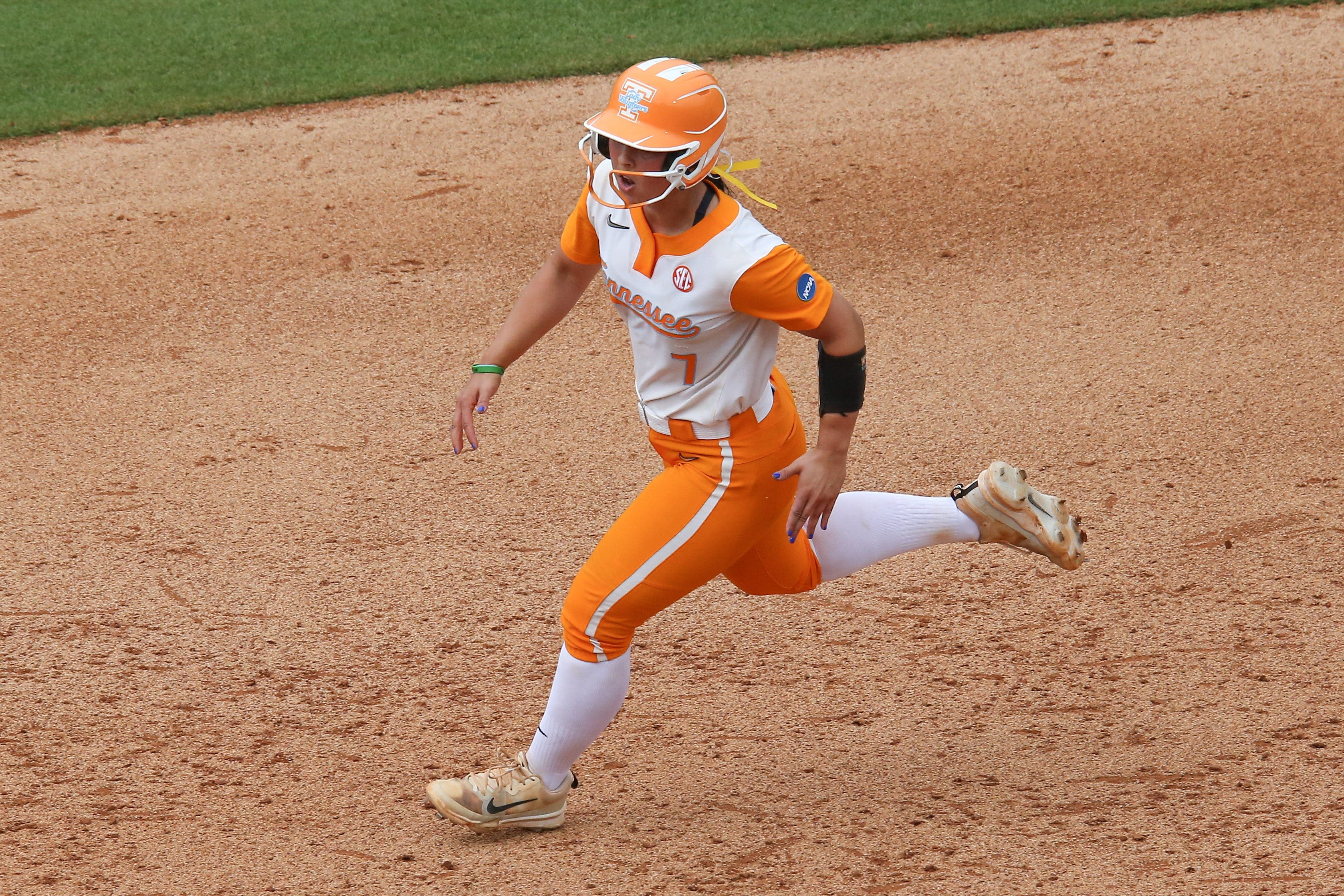 Tennessee softball hits four home runs in run-rule win vs Virginia, advances to NCAA regional final