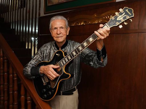 A sus 82 años, José Castillo Celi le canta a la vida y al amor en su primer disco