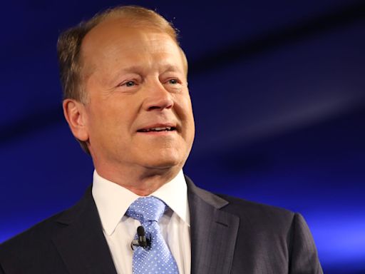 AI will power the stock market for the next decade, former Cisco CEO says