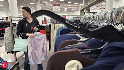 US consumer confidence edges up in July