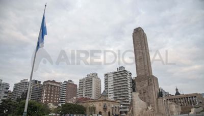 Luego de 254 días, Rosario volvió a izar la bandera argentina en el Monumento