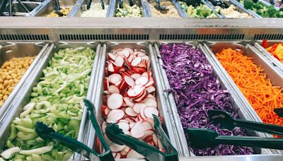 Your Grocery Store Salad Bar Is The Key To Easy And Effective Meal Prepping