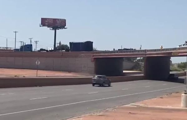 Tractor-trailer stuck on highway in Laredo, road closed