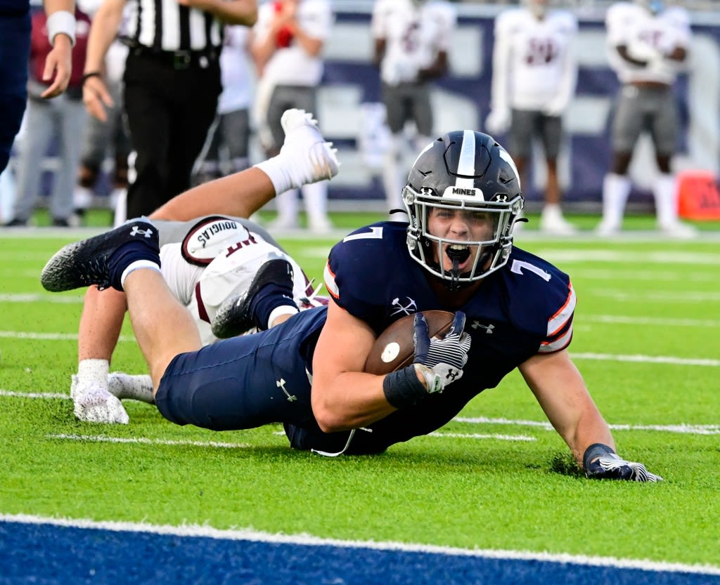 Colorado Mines football survives upset scare at Washburn, remains unbeaten