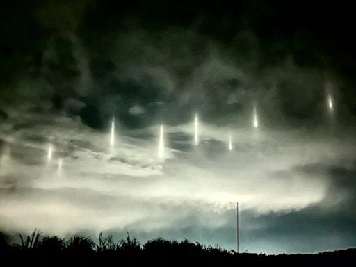 X User Shares Stunning Image Of Light Pillars In The Night Sky In Japan