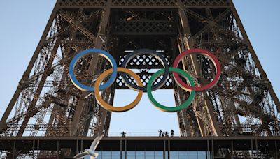 La Torre Eiffel mantiene los anillos olímpicos: la batalla entre la alcaldesa de París y los descendientes del creador del monumento