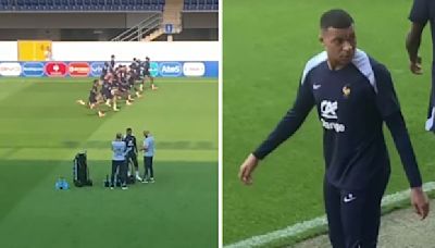 Mbappé, a vueltas con la máscara junto al cuerpo técnico de Francia - MarcaTV