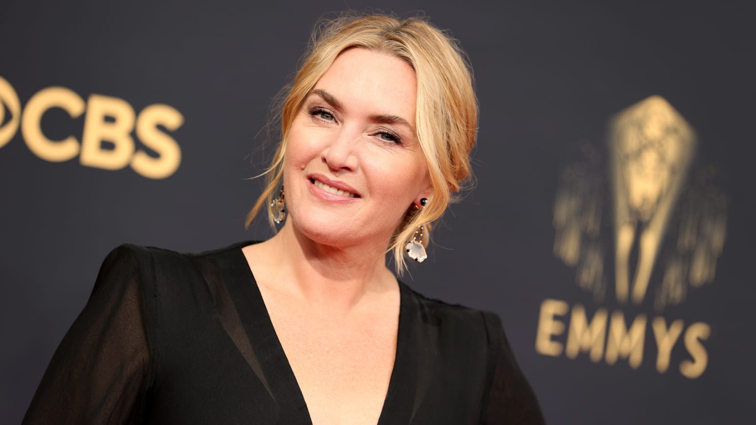 Kate Winslet Recalls Being Told to Cover Her ‘Belly Rolls’ on Set