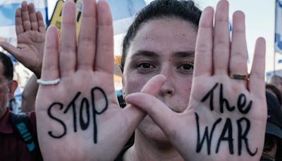 Miles de manifestantes protestan contra Netanyahu tras una marcha de cuatro días de Tel Aviv a Jerusalén