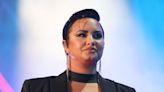 ‘Estou muito bem’, diz Demi Lovato