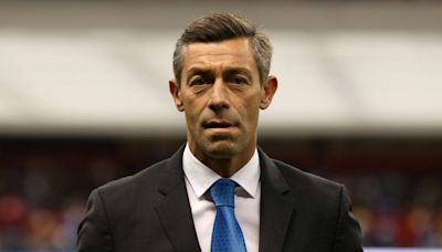 Pedro Caixinha provoca escándalo tras ser expulsado en Brasil