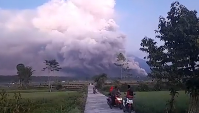 (影)印尼爪哇島火山爆發達！近2千人流離失所 | 國際 | Newtalk新聞