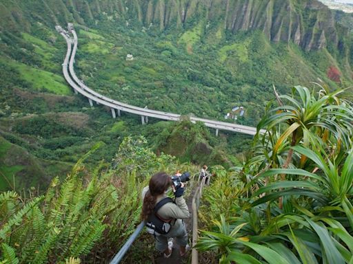 Tourists continue to visit Hawaii’s Haiku Stairs even as it gets removed for overtourism