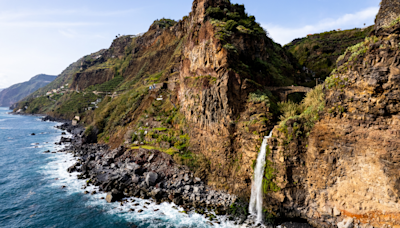 A 3 heures de Paris, cette île entre mer et montage possède des paysages qui ressemblent à s'y méprendre à ceux de La Réunion