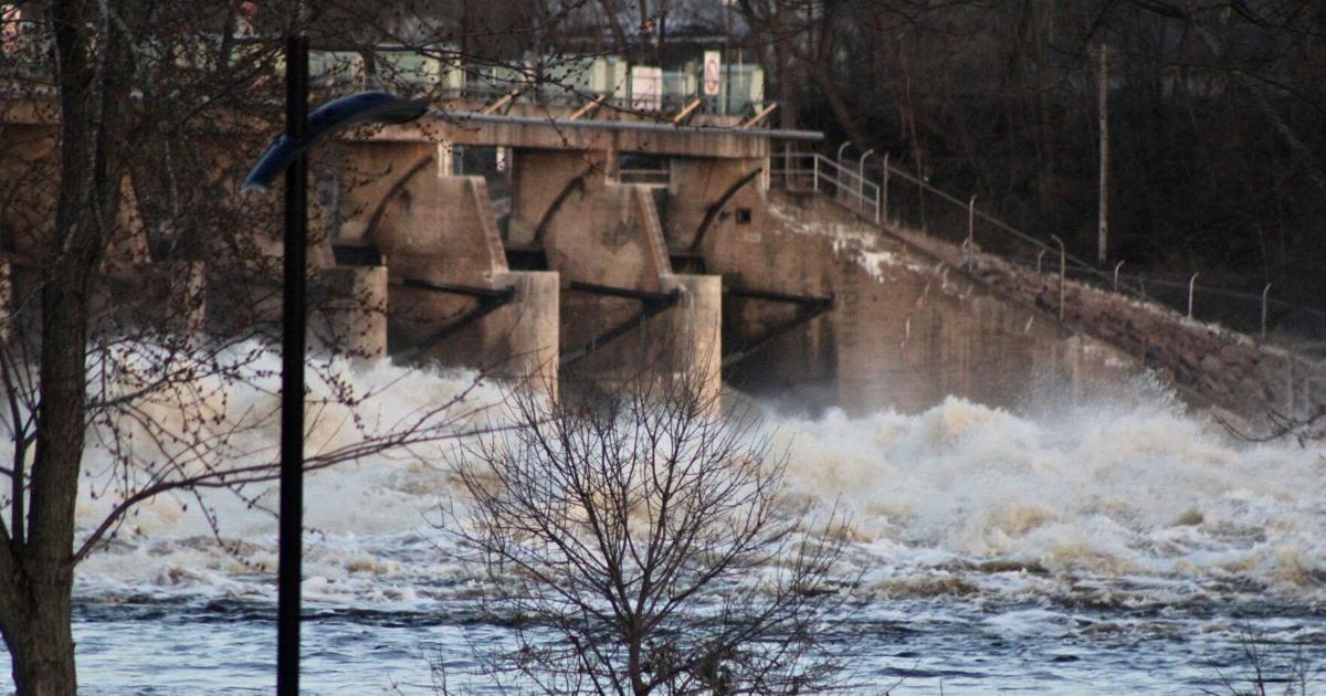 Fishermen trapped on rocks as floodgates opened at Xcel Energy dam in Holcombe