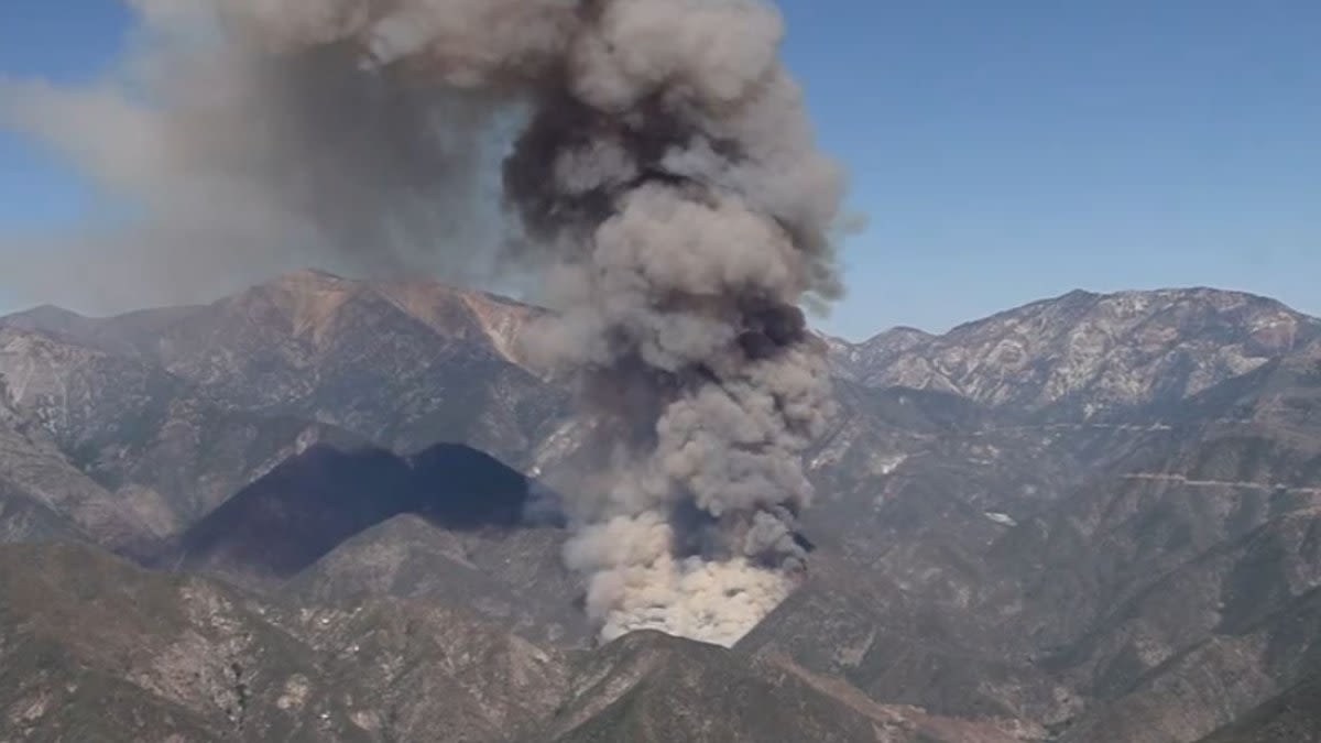 Watch: Firefighters battle brush fire in Angeles National Forest above Glendora