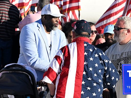 Ex-Detroit Mayor Kwame Kilpatrick attends Donald Trump's rally in Michigan