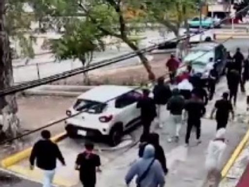 VIDEO: Así la riña entre porros en CCH Naucalpan que dejó un muerto; suspenden clases